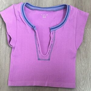 Urban Outfitters Ribbed V Neck Crop top size XS/S NWOT